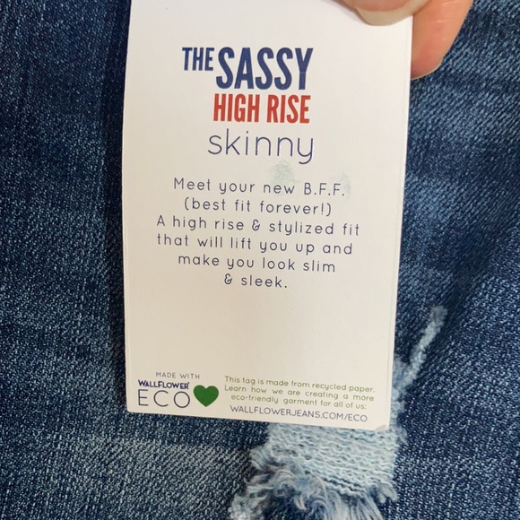 Wallflower sassy fit high rise skinny distressed jean size 0 - Picture 4 of 16